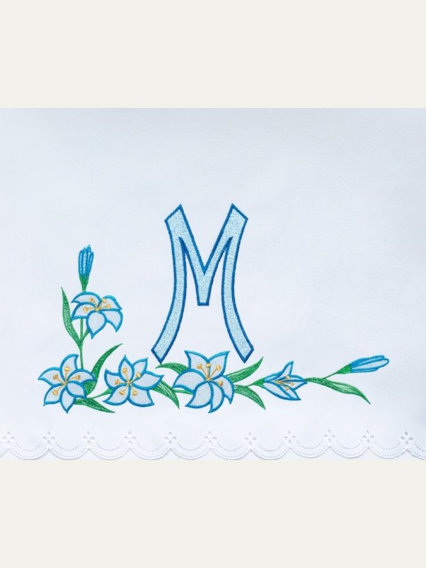 Obrus ołtarzowy biały z haftem maryjnym „M” i liliami