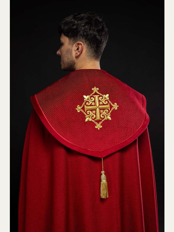 Kapa liturgiczna czerwona, haftowana, aksamitny czerwony pas (32H)